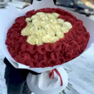Букет из 101 метровой розы "Сердце"