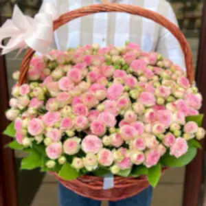 Розы в корзине